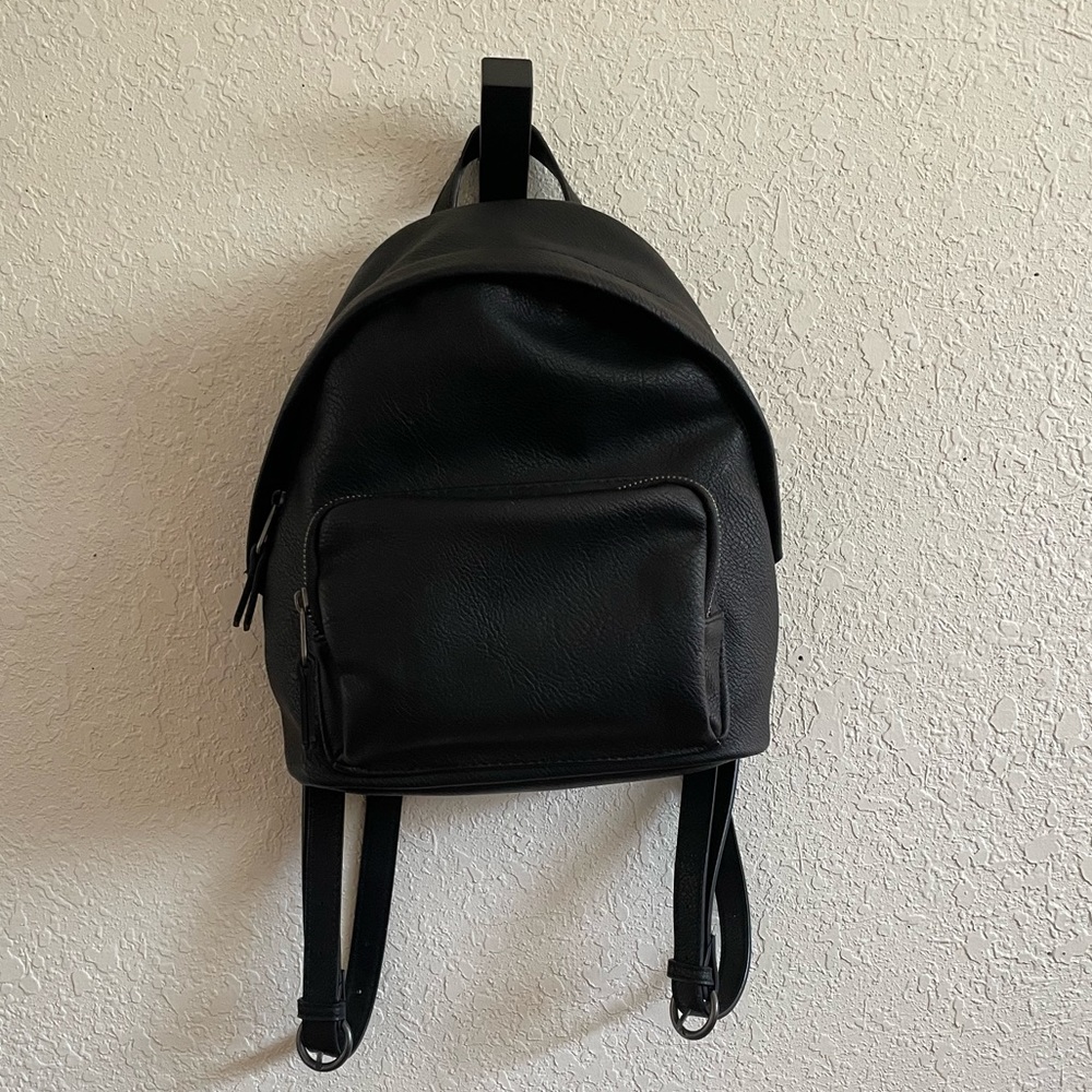 BLACK VEGAN LEATHER UNIVERSAL THREAD BACKPACK PURSE